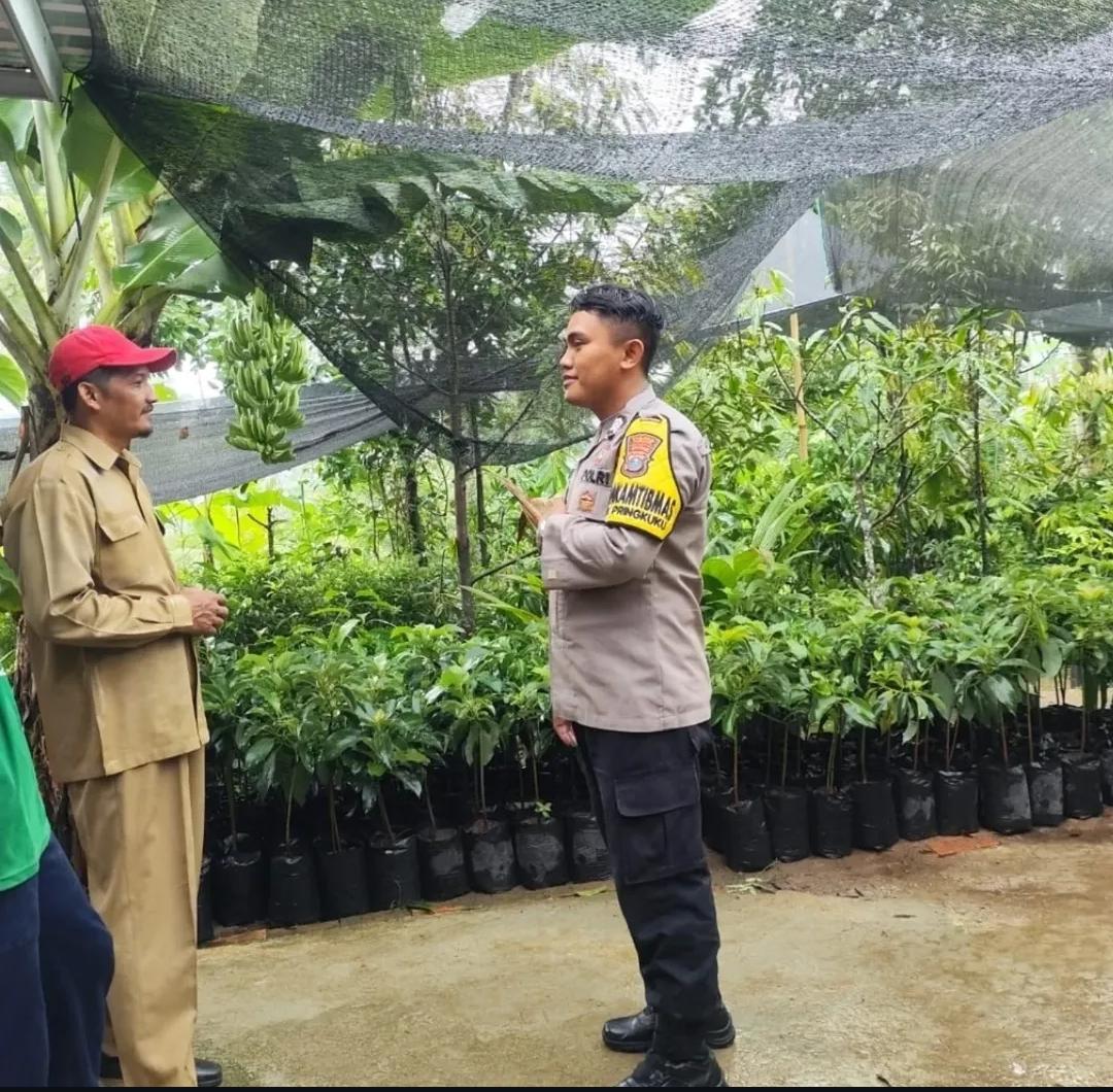 Polisi Penggerak Desa Pelem Konsisten Laksanakan Sambang dan Monitoring Pemanfaatan Lahan Pekarangan Warga