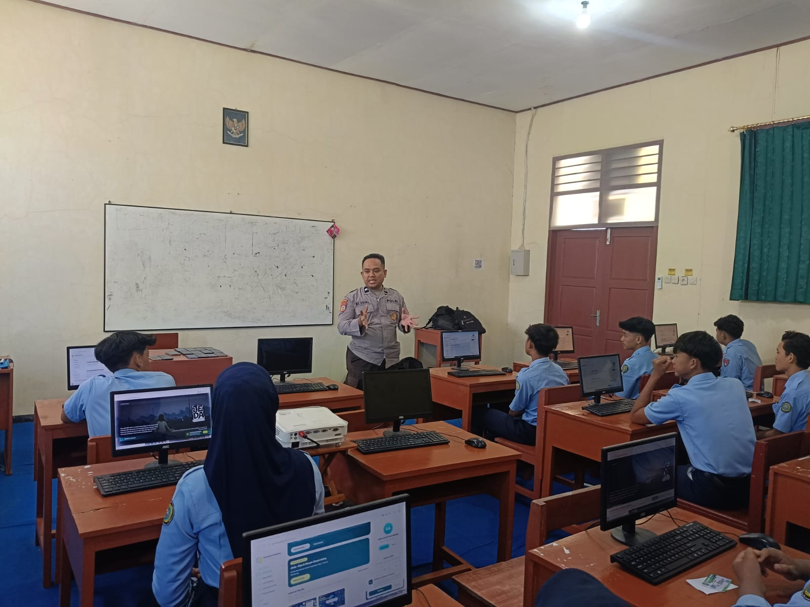 Polres Pacitan Sosialisasi Pemahaman AI kepada Siswa SMK Negeri 3 Pacitan