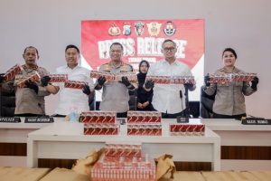 Polrestabes Surabaya Gagalkan Pengiriman 145 Koli Rokok Ilegal Senilai Rp 2,1 Miliar
