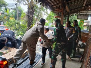 Sinergitas Polres Ponorogo – TNI dan BPBD Dirikan Dapur Umum untuk Warga Terdampak Banjir