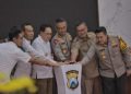 Kapolda Jatim dan Pj Gubernur Launching Benih Jagung Merk Bhayangkara di Blitar