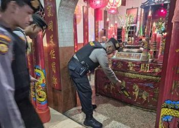Polres Kediri Kota Lakukan Sterilisasi Klenteng Tjoe Hwie Kiong, Jamin Keamanan Perayaan Imlek 2576 Kongzili