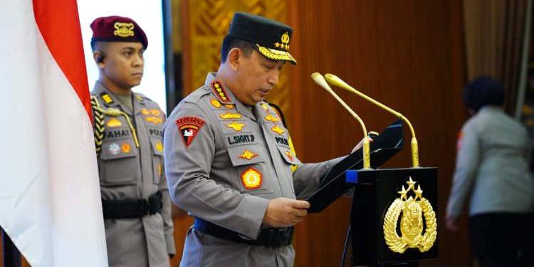 Kapolri Pimpin Sertijab Kapolda Sumbar Irjen Pol Dr Gatot Tri Suryanta