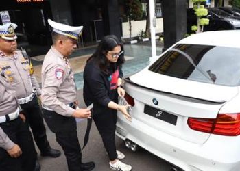 Satlantas Polresta Malang Kota Quick Respon, Amankan Pengemudi BMW Bernopol Palsu