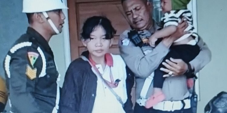 Saat Gelar Operasi Keselamatan Semeru 2025, Personel Satlantas Polres Kediri Kota Bantu Ibu Hamil