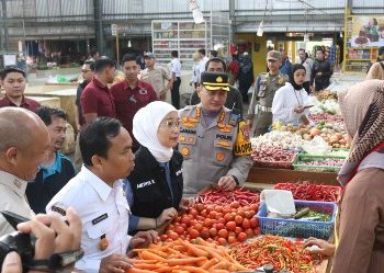 Forkopimda Plus Kota Malang Sidak Dua Pasar Tradisional, Kapolresta Malang Kota Peringatkan Tengkulak Tidak Timbun Bahan Pokok