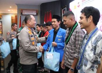 Gelar Baksos Presisi Berbagi  Paket Sembako, Kapolresta Malang Kota Berkolaborasi  Bersama Mahasiswa