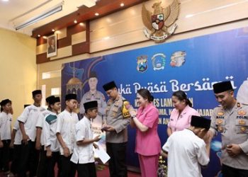 Kapolres Lamongan Berbagi Kebahagiaan Ramadhan Bersama Anak Yatim Piatu Yayasan Al Mizan