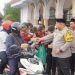 Bulan Suci Ramadhan, Kapolres Pasuruan Berbagi Takjil  dan Tampung Curhatan Masyarakat