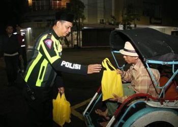 Sahur On The Road, Kapolresta Malang Kota Perkuat Harkamtibmas dan Berbagi Makanan