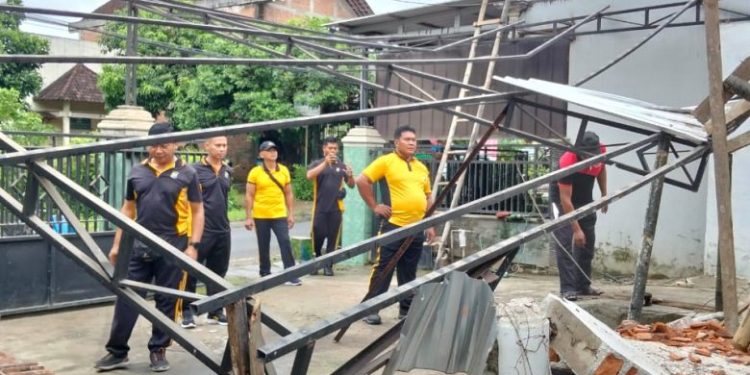 Polsek Pacitan Bergerak Cepat Tangani Dampak Gempa 6,4 SR, Perkuat Sinergi dan Edukasi Kesiapsiagaan Bencana