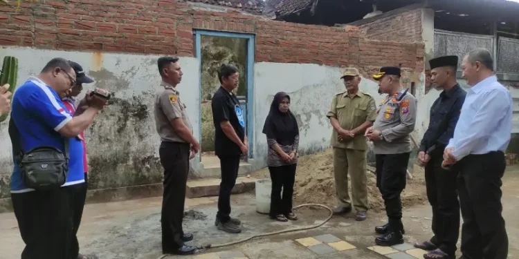 Anggota Polisi di Pacitan Peringati HPN 2026 dengan Aksi Sosial Korban Gempa Bersama Wartawan